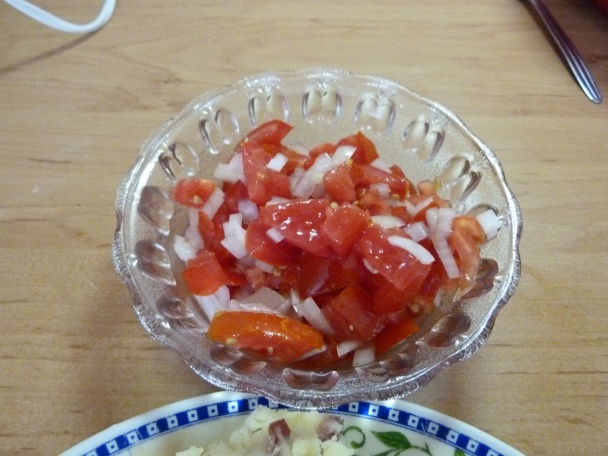 Zapekaná krkovička,  šťouchané brambory, paradajkový šalát (fotorecept) - obrázok 7