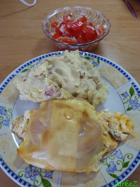 Zapekaná krkovička,  šťouchané brambory, paradajkový šalát (fotorecept) - obrázok 8