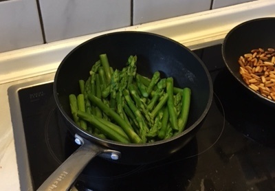 Gnocchi so zelenou špargľou a jarným-bylinkovým pestom (fotorecept) - obrázok 4