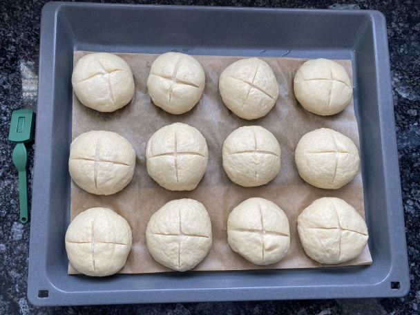 Schwäbische Laugenbrötchen - švábske lúhované žemle (fotorecept) - obrázok 4