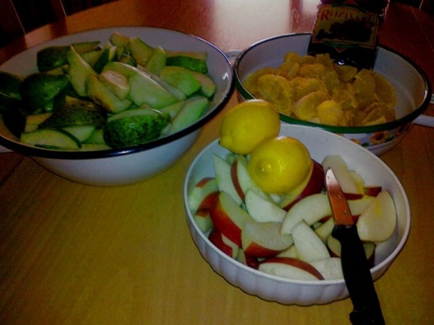 Jablkovo-hruškovo-pomarančový kompót - obrázok 1