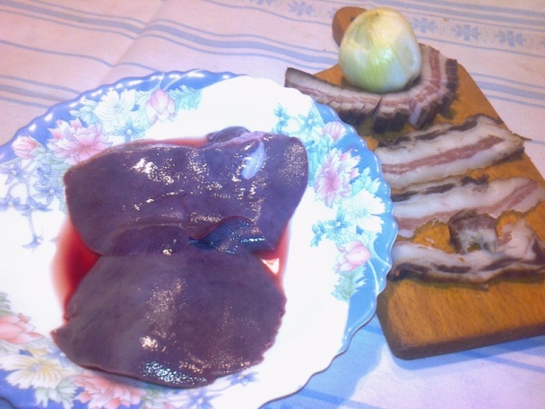 Domáca bravčová pečeň na slaninke - obrázok 1