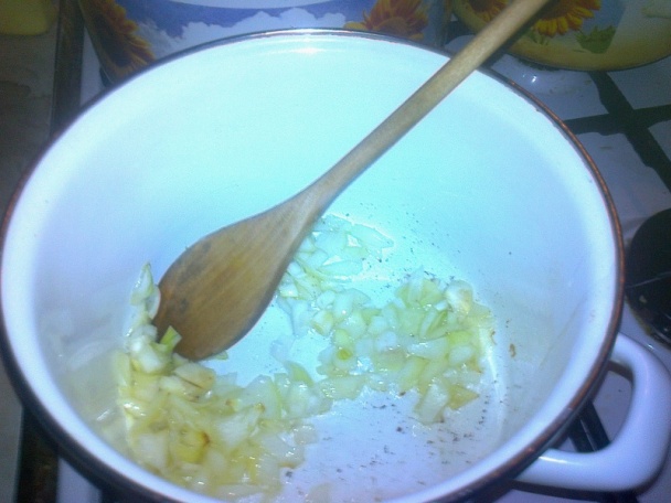 Šošovicový prívarok s údenou krkovičkou a cibuľkovými kolieskami (fotorecept) - obrázok 1