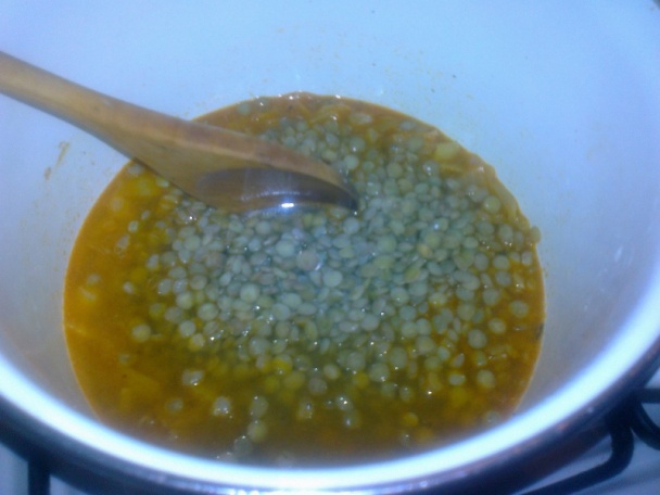 Šošovicový prívarok s údenou krkovičkou a cibuľkovými kolieskami (fotorecept) - obrázok 3