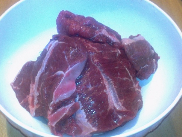 Hovädzí guláš na červenom víne /fotorecept/ - obrázok 1