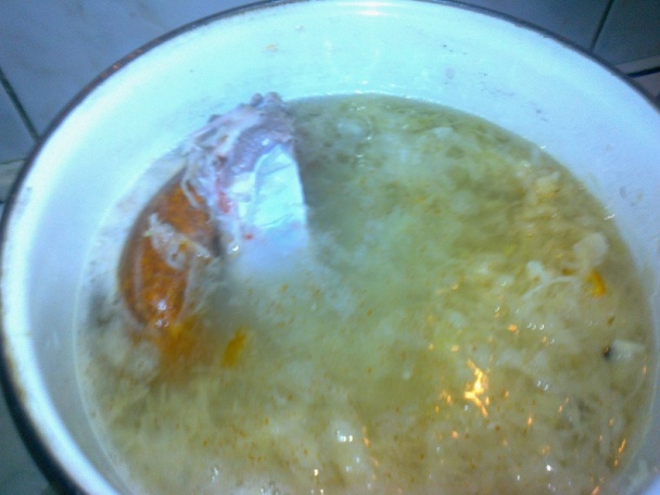 Perkelt v kapustnici s klobáskou a hríbami /fotorecept/ - obrázok 3