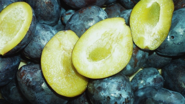 Slivkový kompót s hrozienkami (fotorecept) - obrázok 3