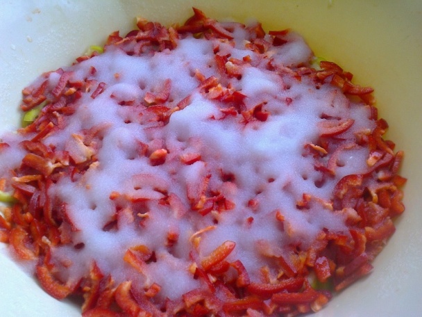 Pikantná paprika s hrozienkami na zimu (fotorecept) - obrázok 5