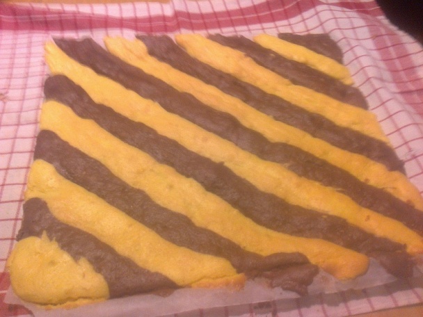 Pruhovaná piškótová roládka /fotorecept/ - obrázok 9