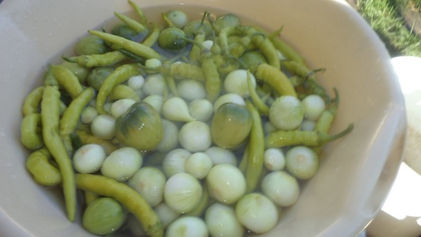 Zavárané zelené paradajky s paprikou a cibuľkou (fotorecept) - obrázok 3