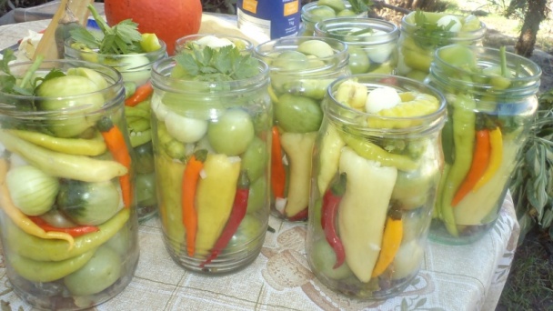 Zavárané zelené paradajky s paprikou a cibuľkou (fotorecept) - obrázok 5