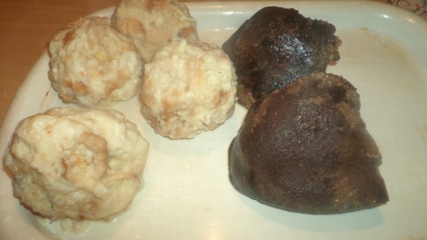 Plnená domáca bravčová pečeň s horčicovou omáčkou a žemlovým knedlíkom (fotorecept) - obrázok 5