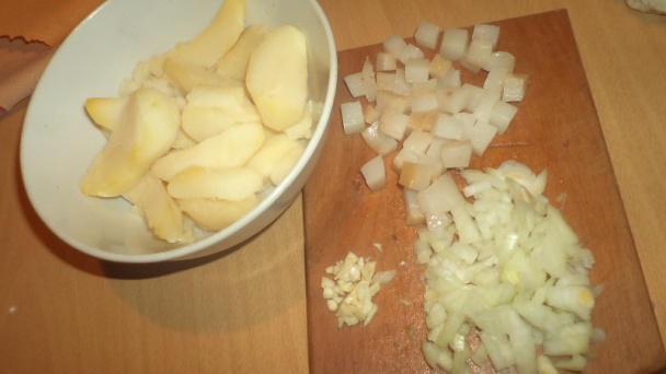 Cibuľovo-slaninové lángoše s jogurtovo-smotanovým dipom (fotorecept) - obrázok 1