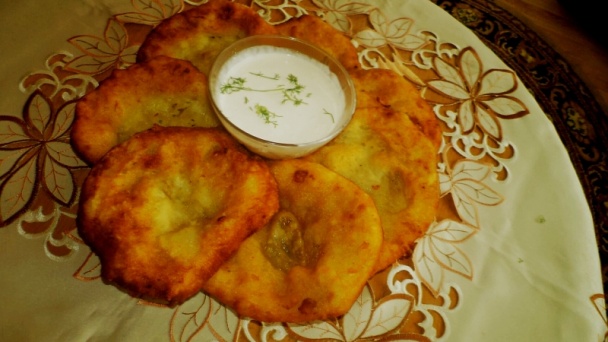 Cibuľovo-slaninové lángoše s jogurtovo-smotanovým dipom (fotorecept) - obrázok 10