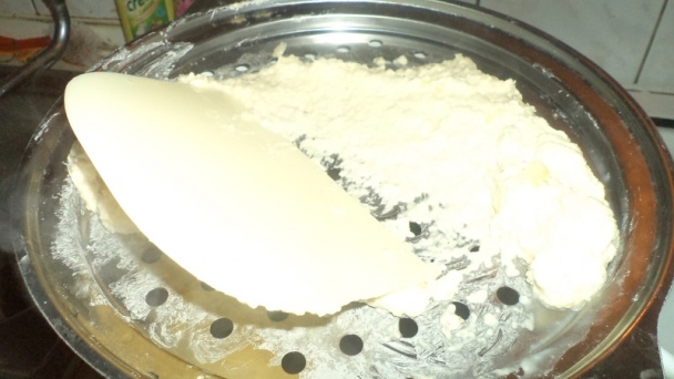 Halušky s kravským syrom a cibuľko-klobásou (fotorecept) - obrázok 4