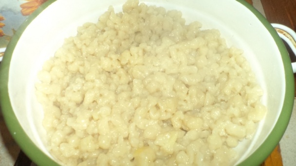 Halušky s kravským syrom a cibuľko-klobásou (fotorecept) - obrázok 5