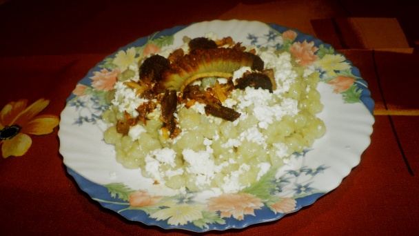 Halušky s kravským syrom a cibuľko-klobásou (fotorecept) - obrázok 8