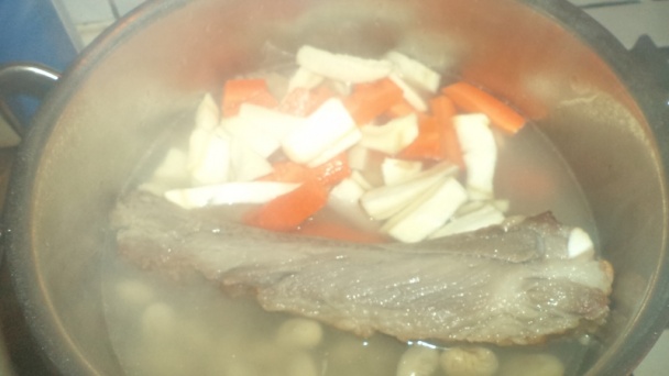 Babičkin obed z bielej fazule, rezancov a opečeného chlebíka (fotorecept) - obrázok 1