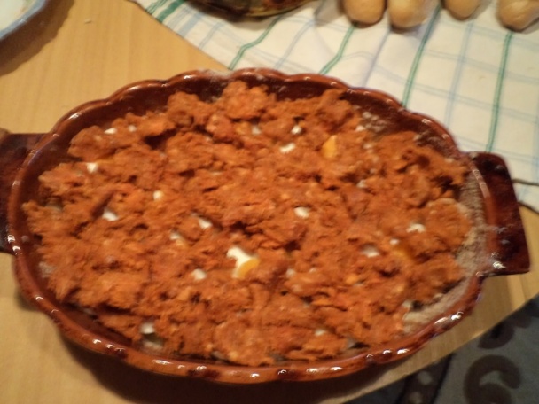 Gazdovské prekladané zemiaky s klobáskou v črievku (fotorecept) - obrázok 5