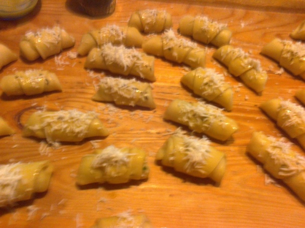 Chutné slané syrové rožky s jarnou cibuľkou (fotorecept) - obrázok 11