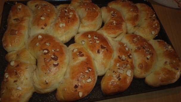 Smotanové rožky plnené kivi džemom a posypané orieškami (fotorecept) - obrázok 5