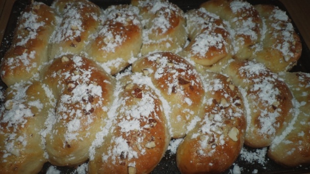 Smotanové rožky plnené kivi džemom a posypané orieškami (fotorecept) - obrázok 6