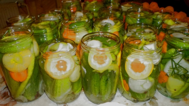 Zavárané sladkokyslé uhorky s anízom (fotorecept) - obrázok 2