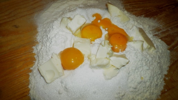 Strúhaný linzer s dulovým džemom (fotorecept) - obrázok 1