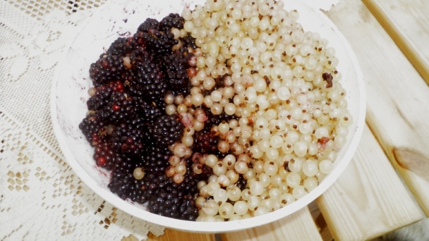 Černicový lekvár s bielymi ríbezlami a koňakom (fotorecept) - obrázok 1