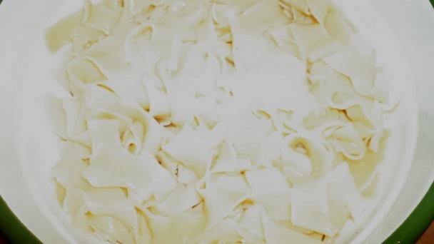 Perkelt z kohúta s tvarohovo-smotanovými rezancami so slaninkou (fotorecept) - obrázok 13