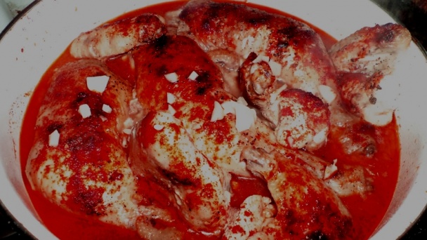 Pečené kuracie stehná na cesnaku s plnenými paradajkami (fotorecept) - obrázok 1