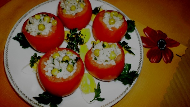 Pečené kuracie stehná na cesnaku s plnenými paradajkami (fotorecept) - obrázok 4