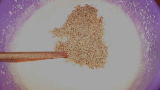 Krémové orieškové rezy s čokoládou (fotorecept) - obrázok 3