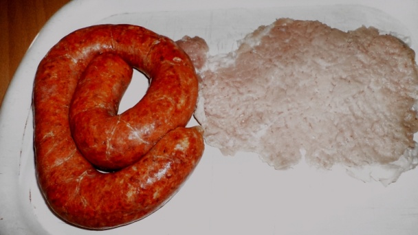 Bravčové rolky plnené domácou neúdenou klobásou (fotorecept) - obrázok 1