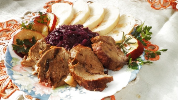 Domáce pečené pliecko s červenou kapustou (fotorecept) - obrázok 17
