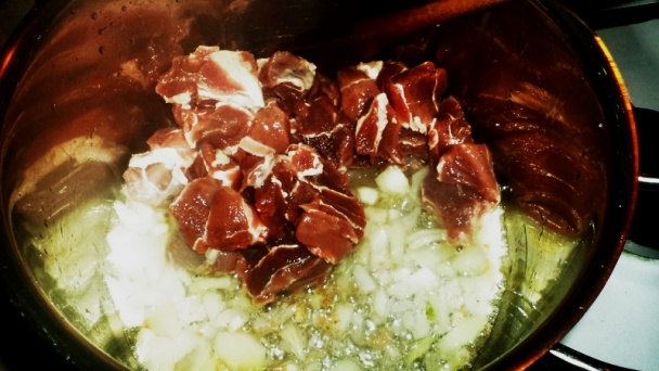 Hovädzie ragú na pive s bravčovou pečienkou (fotorecept) - obrázok 4