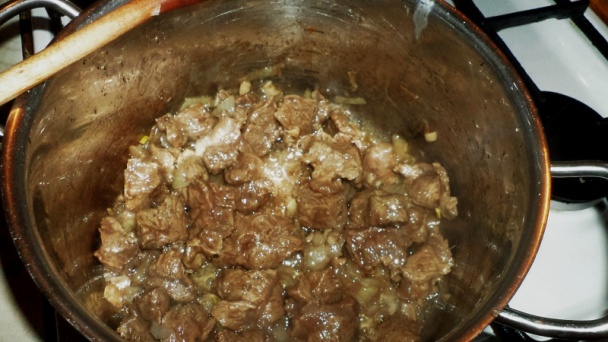 Hovädzie ragú na pive s bravčovou pečienkou (fotorecept) - obrázok 5