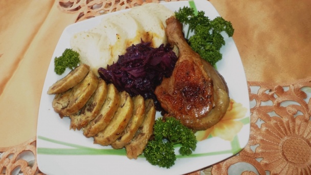 Dusené kačacie stehná a plnený krk na majoránke (fotorecept) - obrázok 11