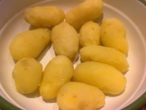 Pestrý zemiakový šalát a morčacími kúskami (fotorecept) - obrázok 1