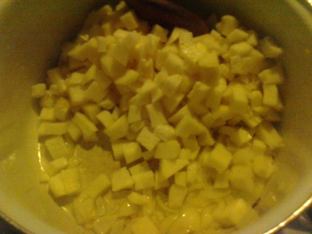 Kalerábový prívarok s opekanou neúdenou klobásou na červenom víne (fotorecept) - obrázok 3