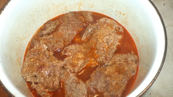 Hovädzie plátky na dubákoch a červenom víne (fotorecept) - obrázok 3