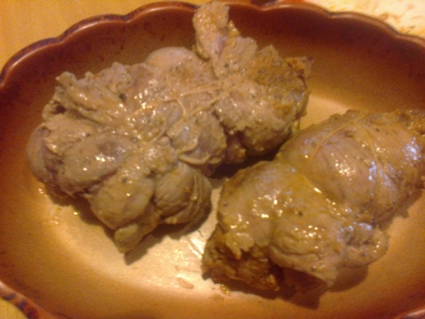 Rolovaná bravčová podbrušinka plnená domácou neúdenou klobáskou (fotorecept) - obrázok 6