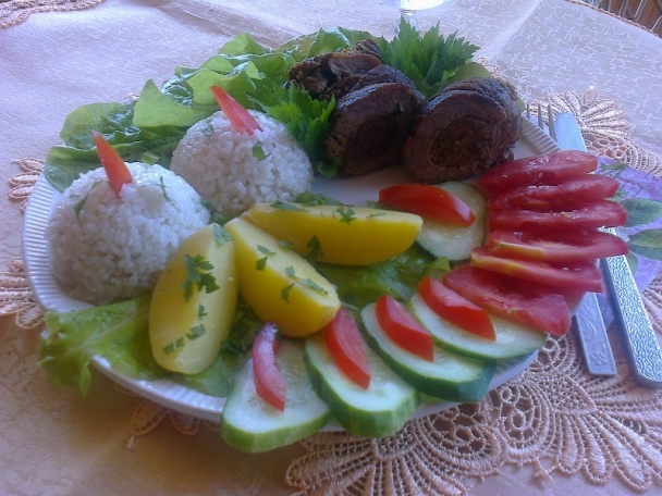 Rolovaná bravčová podbrušinka plnená domácou neúdenou klobáskou (fotorecept) - obrázok 8