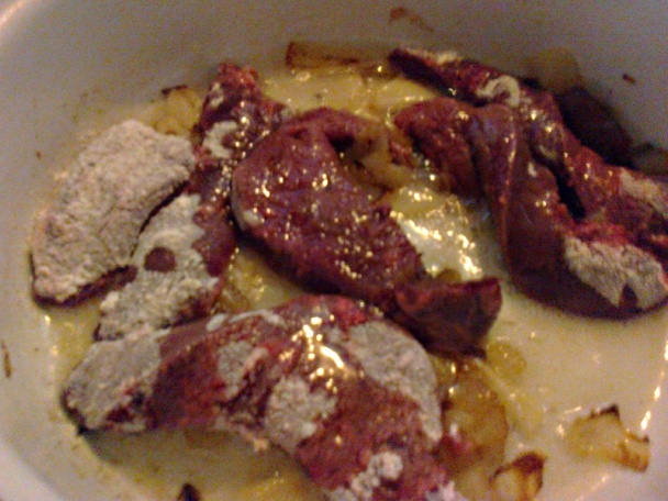 Domáca bravčová pečeň na slaninke s cesnakopažítkou (fotorecept) - obrázok 2