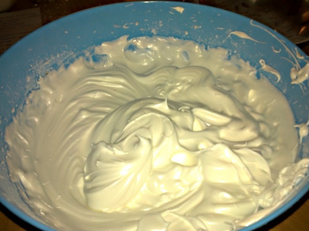 Bielkové rezy s kávovým krémom a paradajkovým lekvárom (fotorecept) - obrázok 1