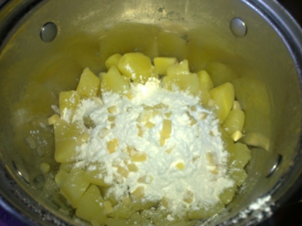 Zapečené syrovo-vajcové zemiaky so semienkami a šalátom (fotorecept) - obrázok 2