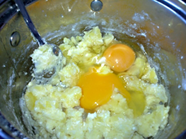 Zapečené syrovo-vajcové zemiaky so semienkami a šalátom (fotorecept) - obrázok 3