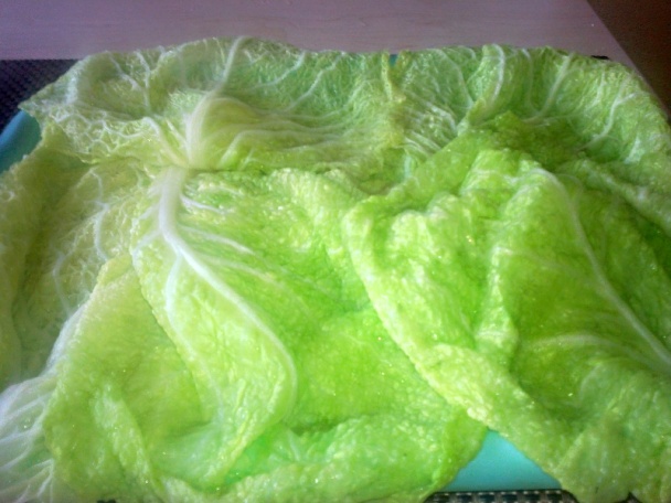 Zapekané plnené kelové listy s králičími pečienkami, ryžou a slaninkou (fotorecept) - obrázok 2