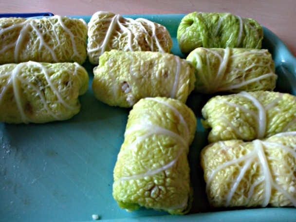 Zapekané plnené kelové listy s králičími pečienkami, ryžou a slaninkou (fotorecept) - obrázok 8