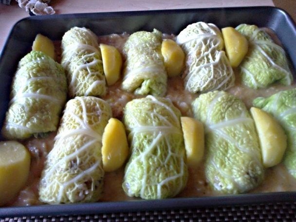 Zapekané plnené kelové listy s králičími pečienkami, ryžou a slaninkou (fotorecept) - obrázok 12